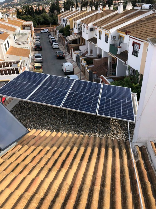 Ahorra luz con placas solares en Sevilla
