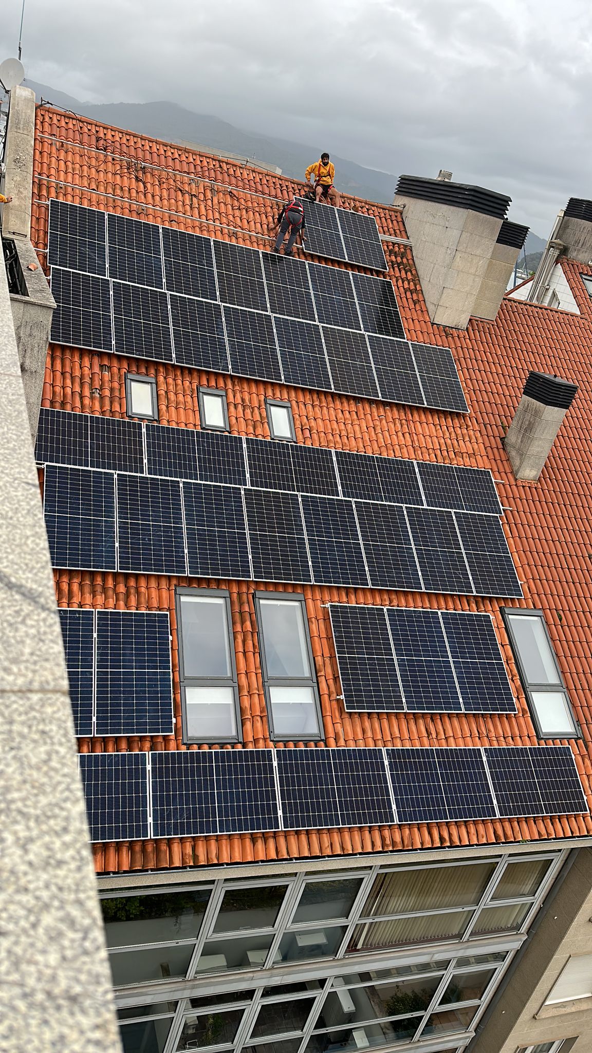 Instalacioń de más de 40 placas solares