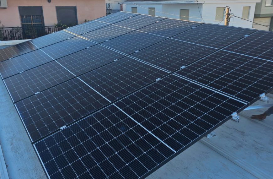 Instalación de paneles solares para ahorrar en la factura de la luz en Huetor Tajar Granada
