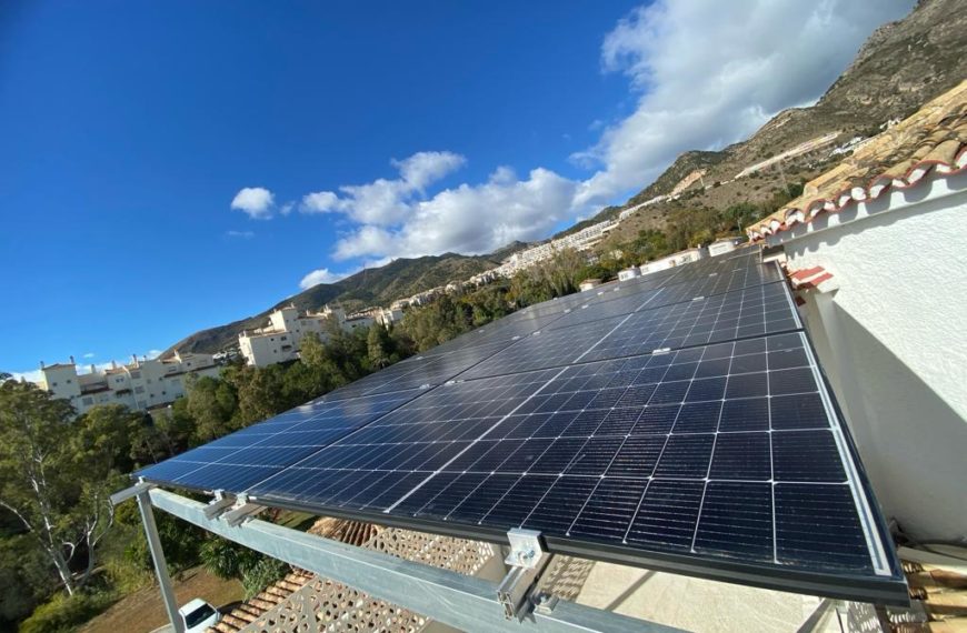 Instalación de placas solares en Cártama Málaga par ahorrar en la factura de la luz