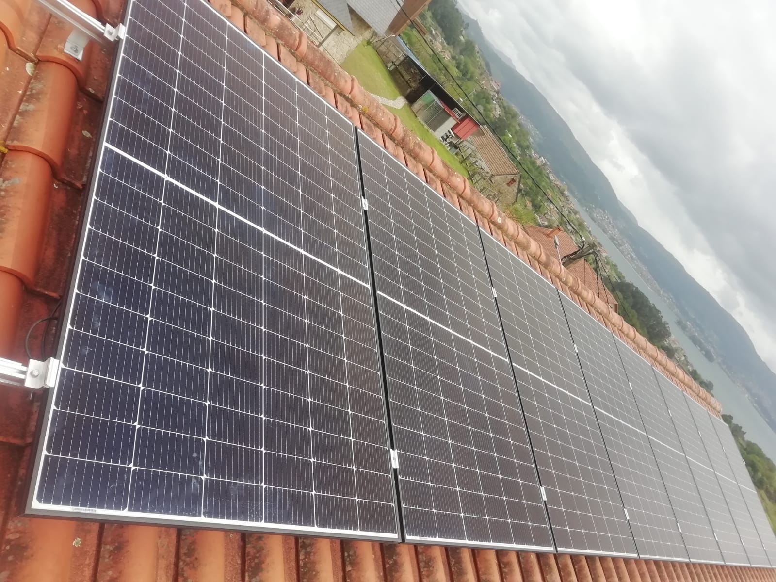 Instalación de placas solares en Pontevedra San Adrián de Cobres
