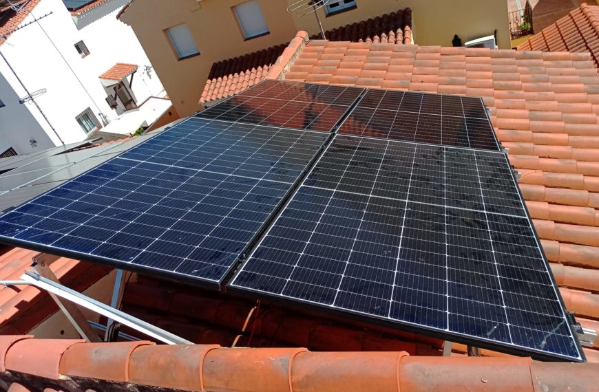 Instalación placas solares para ahorrar en la factura de la luz en Alhaurin de la Torre