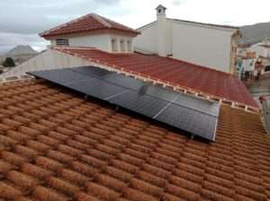 Instalación solar Cuevas de San Marcos