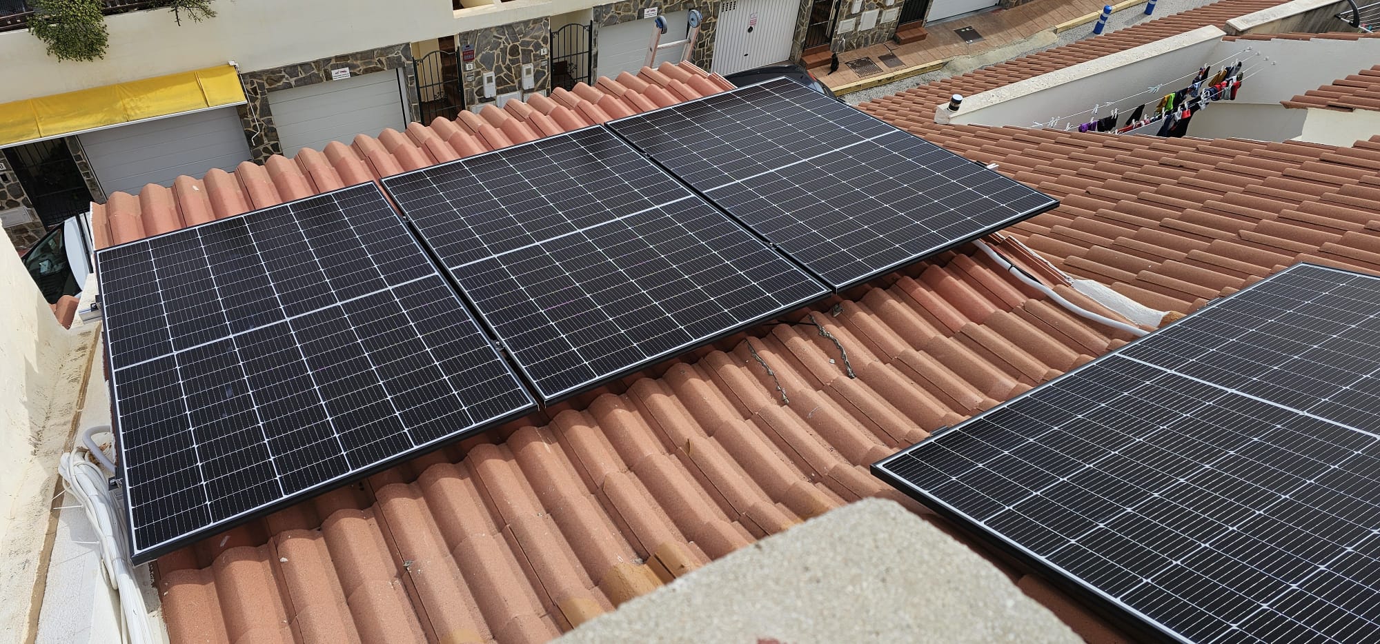 Instalación para ahorrar en la factura de la luz en benalmadena.