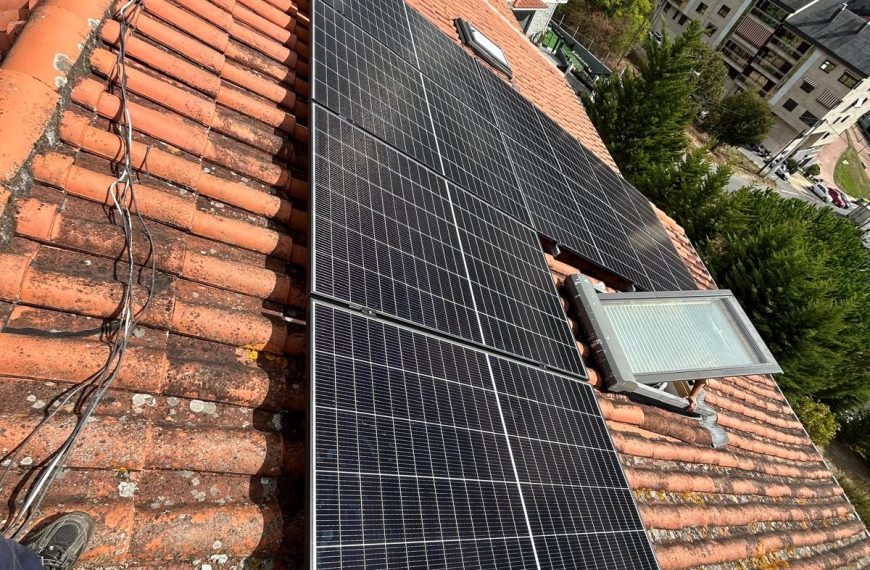 Empezamos enero de 2026 instalando placas solares en Vigo por un año más verde