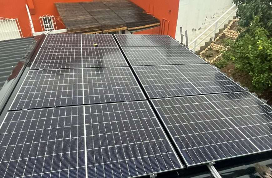 Instalación completa con éxito de placas solares aislada en Vigo