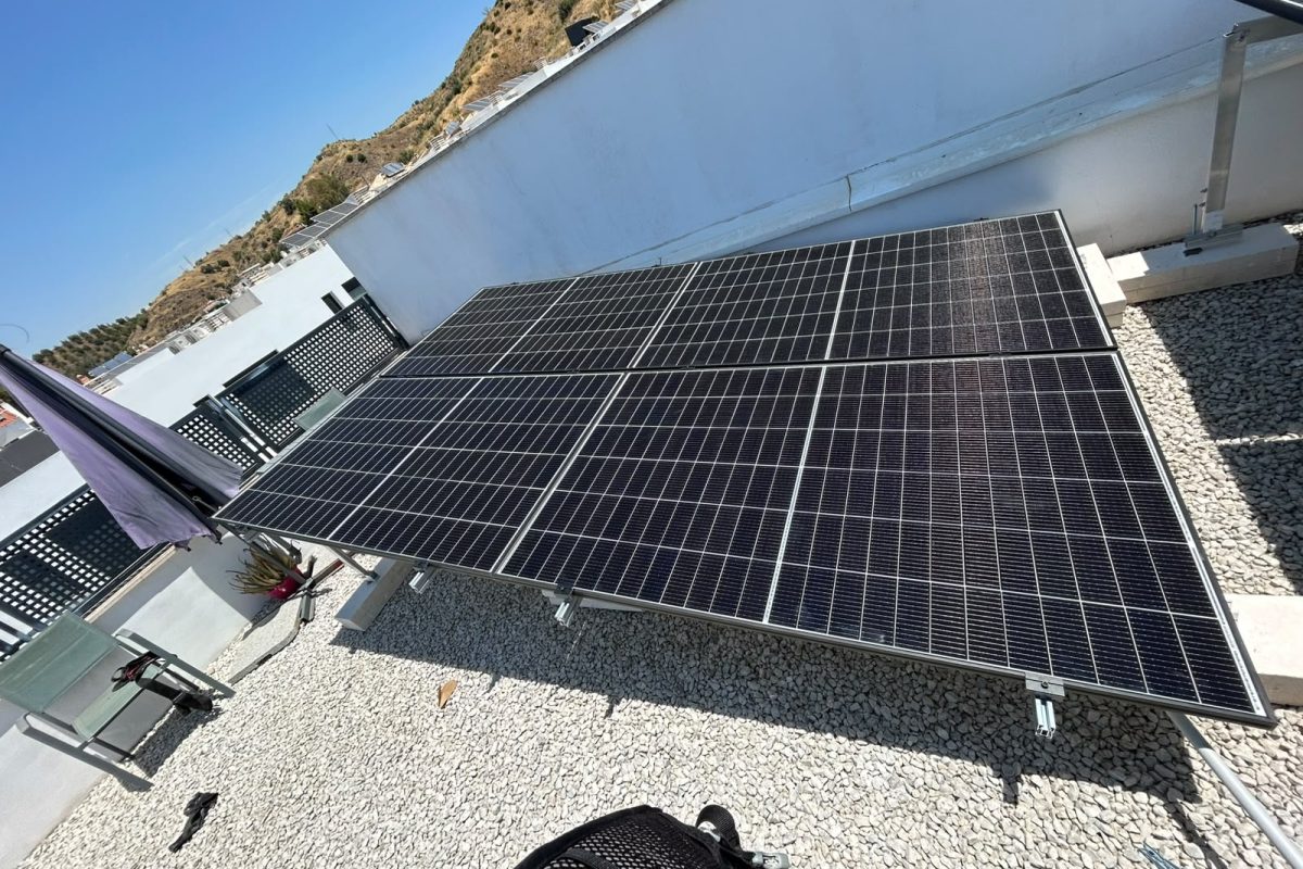Instalación completa en Málaga 10 paneles solares