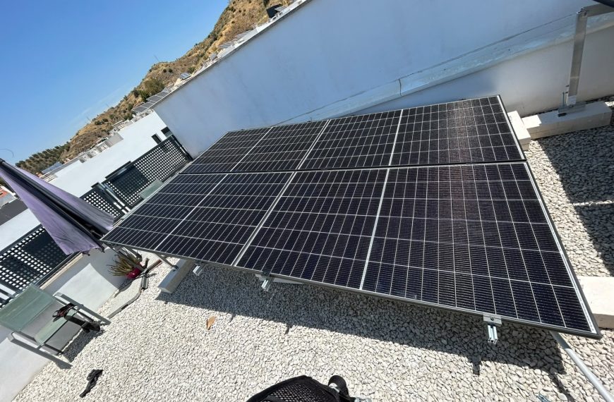 Instalación completa en Málaga 10 paneles solares