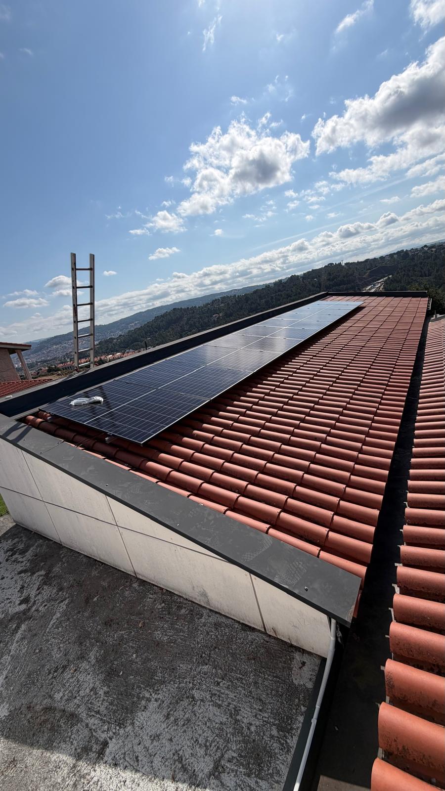 Instalación de 14 paneles más inversor 5K en Pontevedra