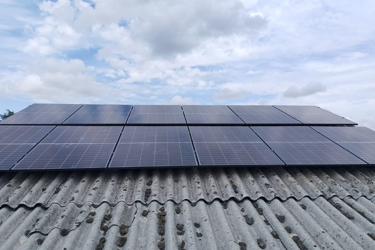 Nueva instalación fotovoltaica de 6 kW con 12 paneles solares: un paso más hacia el ahorro energético