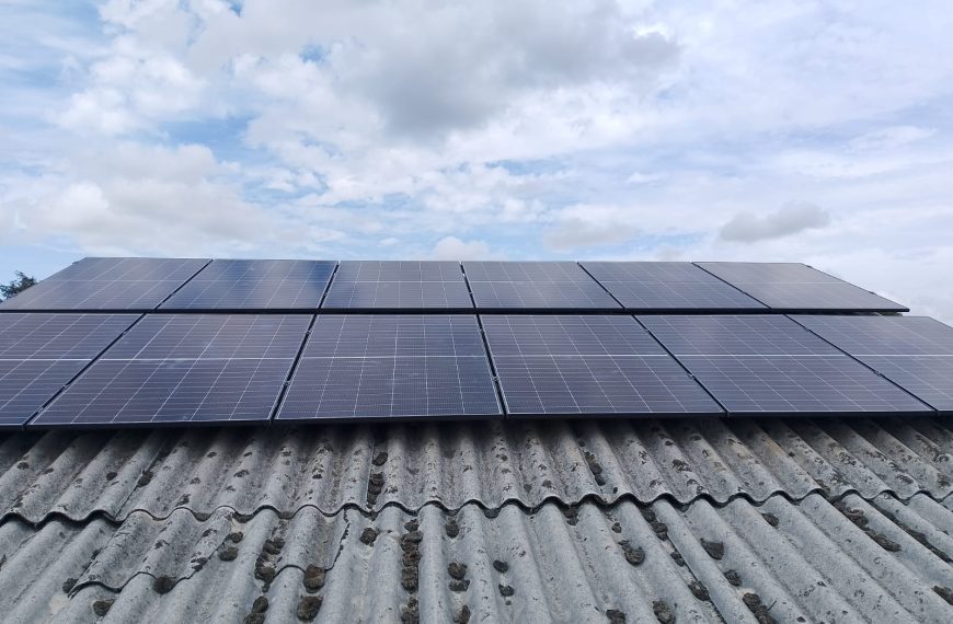 Instalación 12 paneles solares con inversor 6K