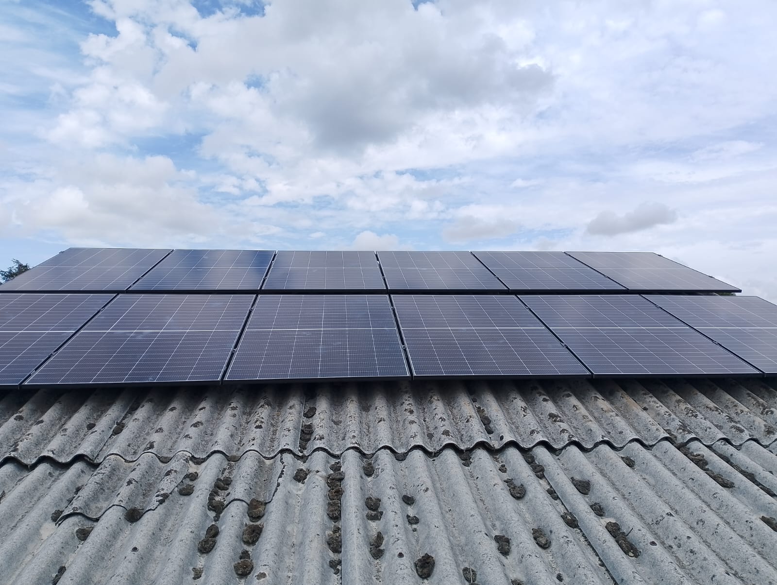 Instalación 12 paneles solares con inversor 6K